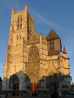 Façade ouest de la cathédrale de Meaux