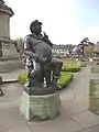 Bronze, un homme assis