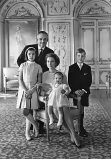 Stéphanie bébé avec sa famille.