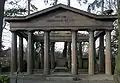 Sépulture de la famille Leichner en forme de temple grec (Ego sum resurrectio et vita)