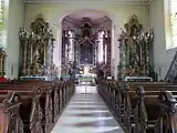 Vue intérieure de la nefvers le chœur.