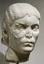Tête de femme. Marbre, œuvre romaine, milieu du IIIe&nbsp;siècle