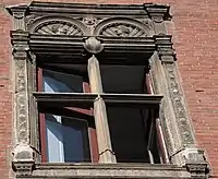 Fenêtre de la façade arrière (rue Ozenne)