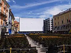 L'écran sur la Piazza Grande (it).