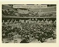 Intérieur du Cirque Métropole lors de la première réunion de l'American Legion en 1919.
