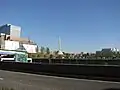 Au centre, Flamme de la Liberté