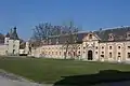 Vue intérieure d'une dépendance et de l'église
