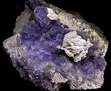 Fluorine et baryte, mine de Berbes, Espagne (34&nbsp;×&nbsp;28&nbsp;cm).