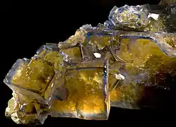 Fluorine zonée (Valzergues, Aveyron, France) (39&nbsp;×&nbsp;20&nbsp;cm).