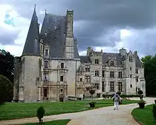 L'une des deux tours du châtelet primitif, englobée dans le Gros Pavillon au XVIe&nbsp;siècle.