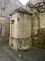 La fontaine Saint-Barnabé dans le village de Dampierre-sur-Boutonne.