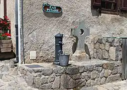 La fontaine.
