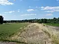 Digue le long de la Garonne, partie est en face de La Réole (juin&nbsp;2009).