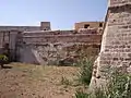Un bastion - entrée principale à gauche