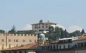 La façade du fort dominant la ville de Florence.