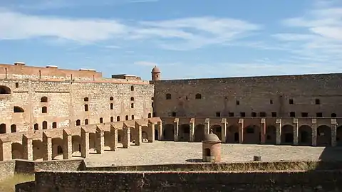 Cour intérieure.