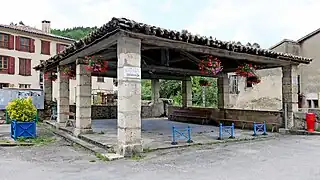 La halle de Fougax.