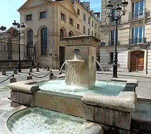 Fontaine de la place Alphonse-Laveran, rue Saint-Jacques.