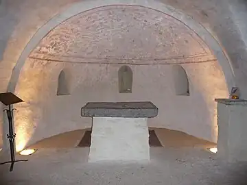 L'autel de la crypte de l'église.