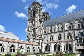 La cathédrale et le cloître.