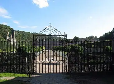 Le château et les jardins vus du Nord.