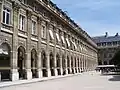La galerie vue des jardins.