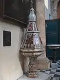 Les fonts baptismaux.