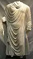Bouddha debout, variante du type de la monnaie d'or de Kanishka au Bouddha. Schiste. Gandhara, IIe&nbsp;siècle (?). Museo d'Arte Orientale, Turin