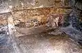Intérieur de la Tombe avec ses trois niches funéraires.