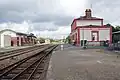 La gare de Janzé et les voies ferrées.