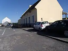 Parvis de la gare.