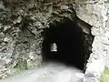 Tunnel à l'entrée de la vallée de la Gaster (en allemand de Suisse : « Gasterntal&nbsp;(de) » ou « Gasteretal »), en amont de Kandersteg, Suisse.