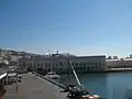 Devant la gare maritime.