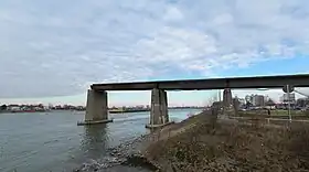 Les restes du pont en 2013, détruit en 1945.