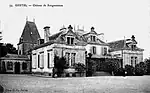 Le château de Kerguestenen au début du XXe&nbsp;siècle ; détruit en 1944 (carte postale).