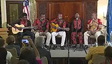 Giddes Chalamanda avec un groupe
