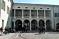 Un aperçu du bâtiment du Département de droit.