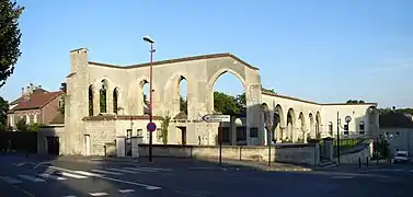 Les ruines de l'Hôtel-Dieu du début du XIIIe&nbsp;siècle, rue Bernard-Février.