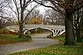 Passerelle en fonte "Pont 28", de style « Art-Nouveau » dans Central-Park à New-York de Calvert Vaux et Jacob Wrey, architectes, 1864.