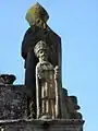 Statue de l'arc triomphal de l'enclos paroissial