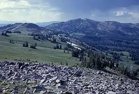 Vue du pic Gray depuis l'ouest.