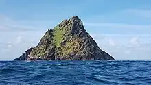 Île au milieu de l'océan.