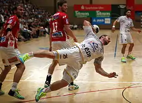 Au tir à 6 m en position acrobatique, le 16 août 2014 lors de la Sparkassen-Cup.
