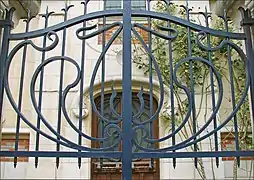 Portail d'entrée d'une maison.