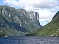 Impressionnant relief glaciaire : étang Western Brook, parc national du Gros-Morne.