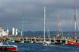 * Groupama 2 et des voiliers 60&nbsp;pieds IMOCA.