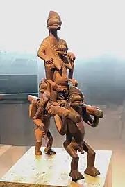 Groupe sculpté.