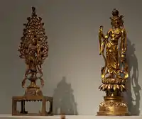 Statuettes en bronze doré du bodhisattva Avalokiteshvara/Guanyin, VIIIe ou IXe&nbsp;siècle, musée des Arts asiatiques de San Francisco.
