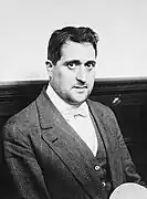 Portrait photographique d'un homme.