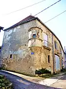 Maison à tourelle.